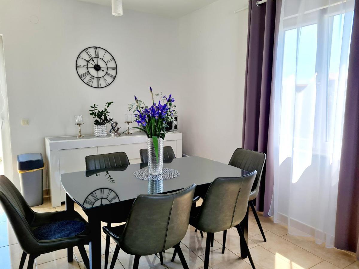 Apartment In Murter Exterior foto