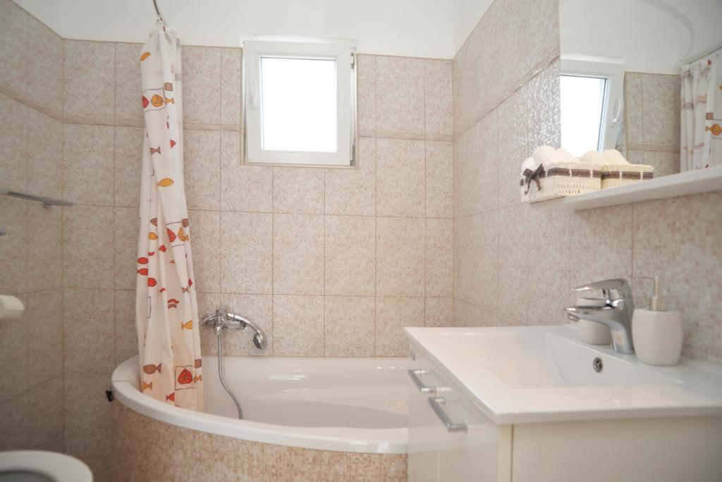Apartment In Murter Exterior foto