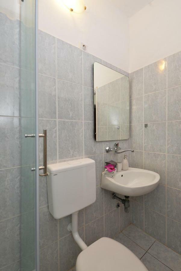 Apartment In Murter Exterior foto
