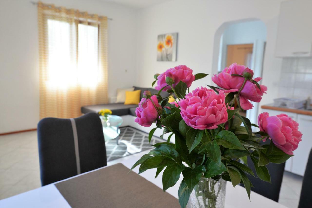 Apartment In Murter Exterior foto