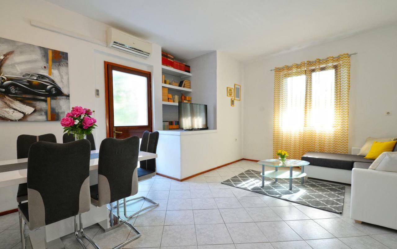 Apartment In Murter Exterior foto