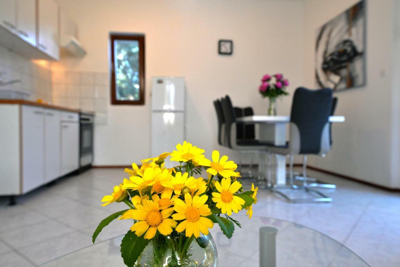 Apartment In Murter Exterior foto