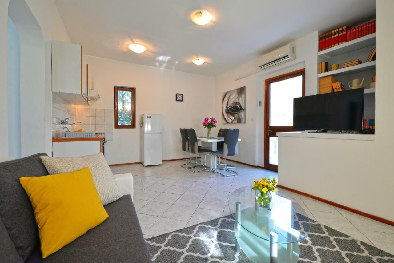 Apartment In Murter Exterior foto