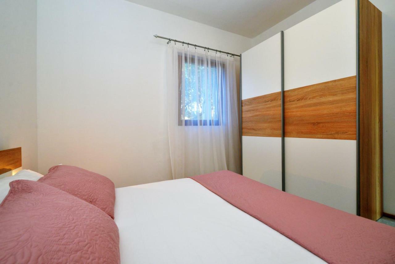Apartment In Murter Exterior foto